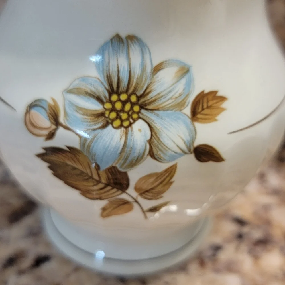 Vintage J&G Meakin‎ England Classic White Floral Porcelein Pouring Creamer